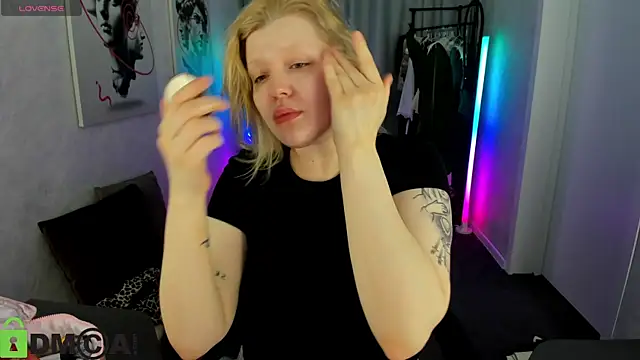 Michele Greenn online show from May 28, 1:13 am