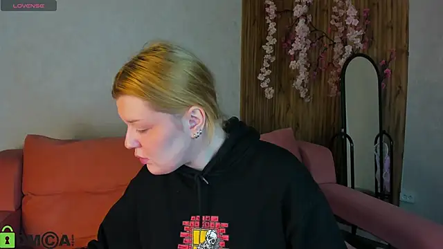 Michele Greenn online show from March 25, 1:06 am