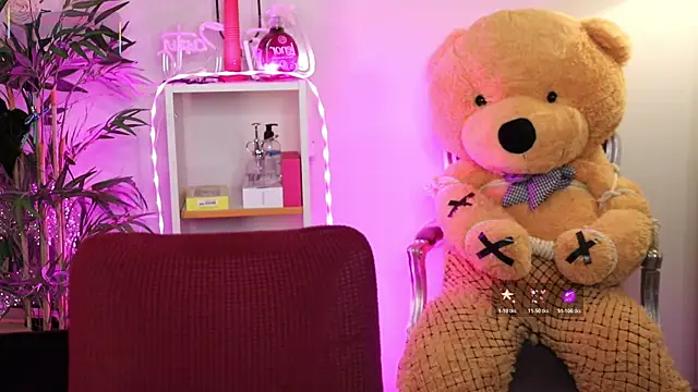 NovaHollisx online show from April 11, 6:32 am