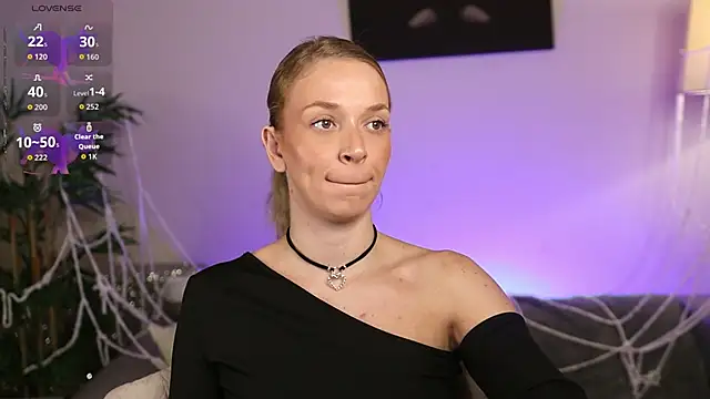 Snapshot of NovaHollisx chatting on October 22, 8:36 am NovaHollisx online show from October 22, 8:36 am