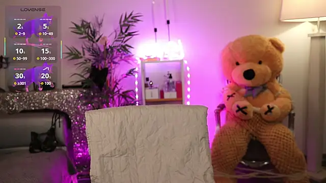 NovaHollisx online show from February 6, 4:41 am