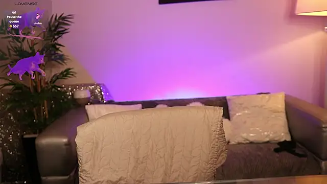 Snapshot of NovaHollisx chatting on October 1, 9:25 am NovaHollisx online show from October 1, 9:25 am