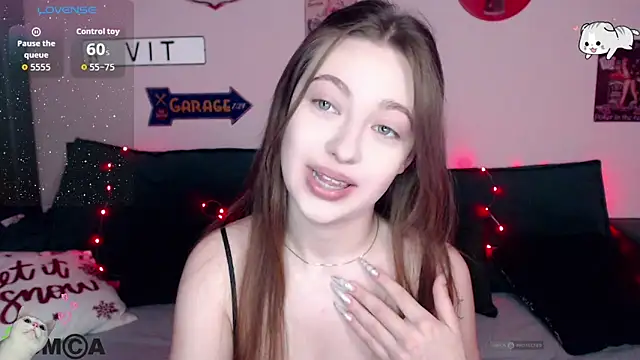 Snapshot of AmourLily chatting on December 21, 9:00 am AmourLily online show from December 21, 9:00 am