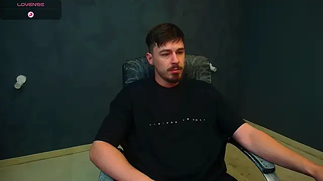 Snapshot of EnzoRace chatting on November 16, 5:45 am EnzoRace online show from November 16, 5:45 am