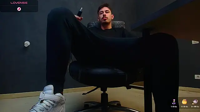 Snapshot of EnzoRace chatting on October 24, 6:23 am EnzoRace online show from October 24, 6:23 am