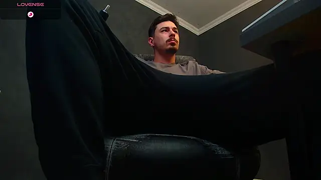 Snapshot of EnzoRace chatting on October 25, 4:55 am EnzoRace online show from October 25, 4:55 am