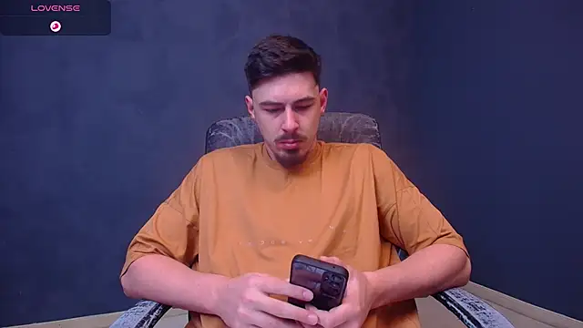 Snapshot of EnzoRace chatting on November 28, 5:51 am EnzoRace online show from November 28, 5:51 am