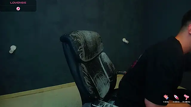 Snapshot of EnzoRace chatting on November 17, 5:33 am EnzoRace online show from November 17, 5:33 am