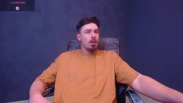 Snapshot of EnzoRace chatting on December 4, 5:50 am EnzoRace online show from December 4, 5:50 am