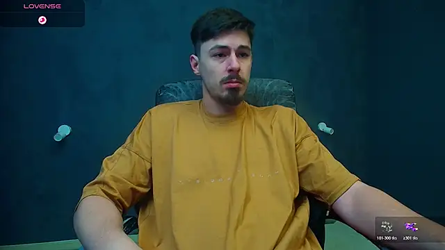 Snapshot of EnzoRace chatting on November 18, 5:33 am EnzoRace online show from November 18, 5:33 am