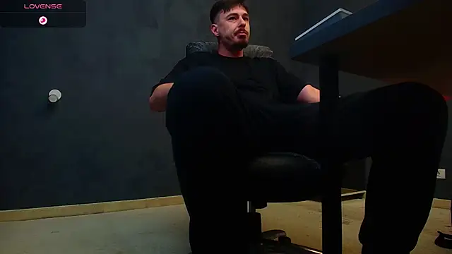 Snapshot of EnzoRace chatting on November 12, 5:33 am EnzoRace online show from November 12, 5:33 am