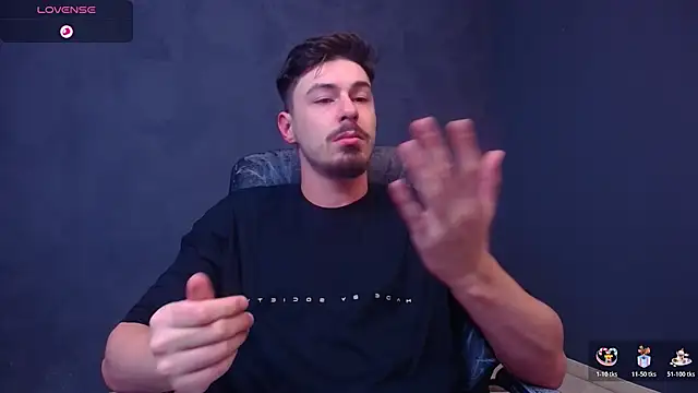 Snapshot of EnzoRace chatting on December 3, 5:52 am EnzoRace online show from December 3, 5:52 am