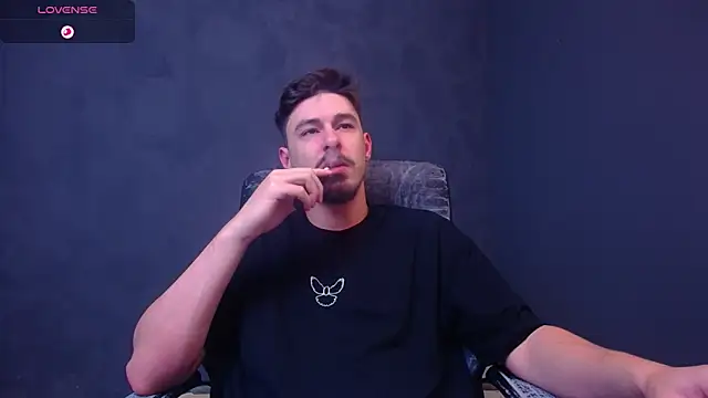 Snapshot of EnzoRace chatting on December 2, 5:42 am EnzoRace online show from December 2, 5:42 am