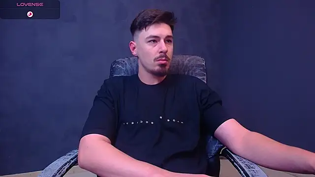 Snapshot of EnzoRace chatting on November 25, 5:41 am EnzoRace online show from November 25, 5:41 am