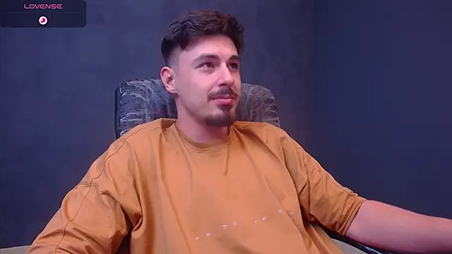 Snapshot of EnzoRace chatting on December 14, 8:47 pm EnzoRace online show from December 14, 8:47 pm