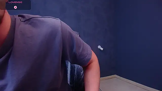 Snapshot of EnzoRace chatting on November 29, 5:51 am EnzoRace online show from November 29, 5:51 am