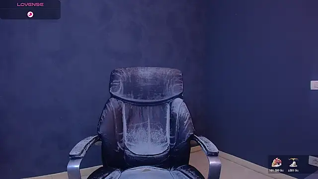 Snapshot of EnzoRace chatting on December 5, 6:01 am EnzoRace online show from December 5, 6:01 am