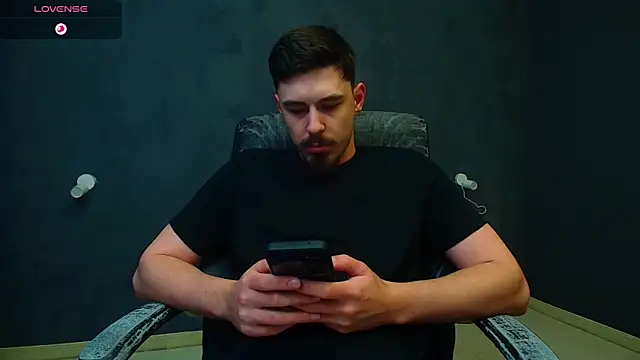 Snapshot of EnzoRace chatting on November 19, 5:51 am EnzoRace online show from November 19, 5:51 am