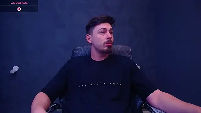 Snapshot of EnzoRace chatting on November 22, 5:39 am EnzoRace online show from November 22, 5:39 am