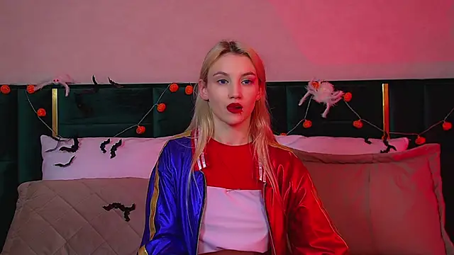 StacyEvances online show from October 31, 6:32 am