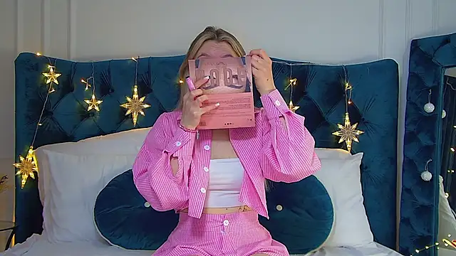 StacyEvances online show from November 30, 6:19 pm