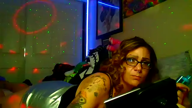 Snapshot of SparklesB1tch chatting on November 29, 6:52 pm SparklesB1tch online show from November 29, 6:52 pm