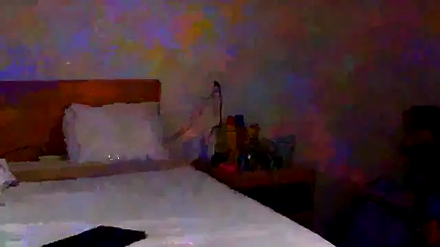 Snapshot of SparklesB1tch chatting on November 23, 11:31 am SparklesB1tch online show from November 23, 11:31 am