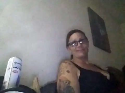 Snapshot of SparklesB1tch chatting on October 18, 1:02 pm SparklesB1tch online show from October 18, 1:02 pm