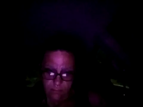 Snapshot of SparklesB1tch chatting on October 4, 7:32 am SparklesB1tch online show from October 4, 7:32 am