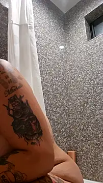 Snapshot of SparklesB1tch chatting on November 13, 5:55 am SparklesB1tch online show from November 13, 5:55 am