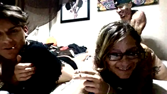 Snapshot of SparklesB1tch chatting on November 3, 4:54 pm SparklesB1tch online show from November 3, 4:54 pm