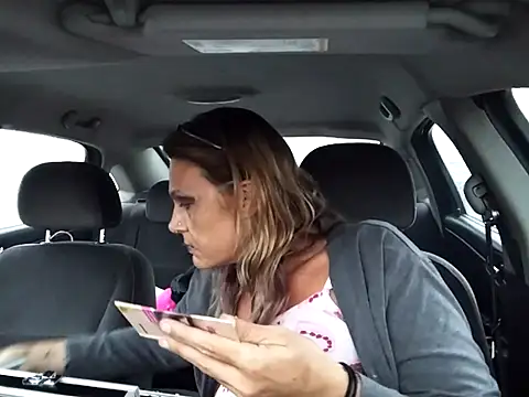 Snapshot of SparklesB1tch chatting on November 20, 11:25 pm SparklesB1tch online show from November 20, 11:25 pm