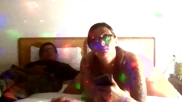 Snapshot of SparklesB1tch chatting on November 17, 11:14 am SparklesB1tch online show from November 17, 11:14 am