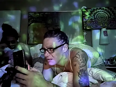 SparklesB1tch online show from April 9, 12:00 pm