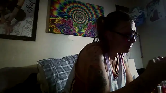 Snapshot of SparklesB1tch chatting on September 17, 7:05 pm SparklesB1tch online show from September 17, 7:05 pm