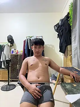 Snapshot of Adim-pinoy146 chatting on June 18, 10:37 pm Adim-pinoy146 online show from June 18, 10:37 pm