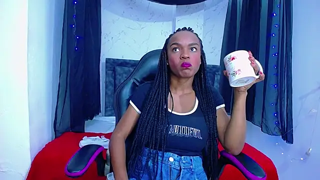 mia  thomson  online show from November 14, 12:31 pm