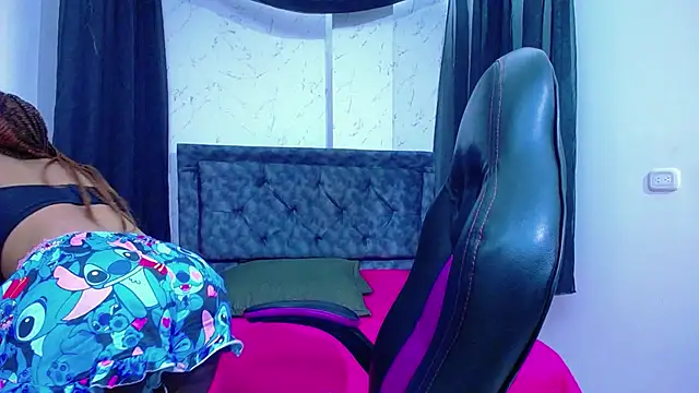 mia  thomson  online show from January 7, 2:22 pm