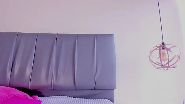 iisabella noa online show from February 9, 1:20 pm