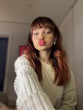 SaraLow online show from November 23, 11:59 pm