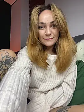 Snapshot of SaraLow chatting on September 26, 1:12 am SaraLow online show from September 26, 1:12 am