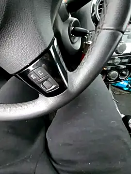 Snapshot of giova17cm chatting on October 31, 2:57 pm giova17cm online show from October 31, 2:57 pm