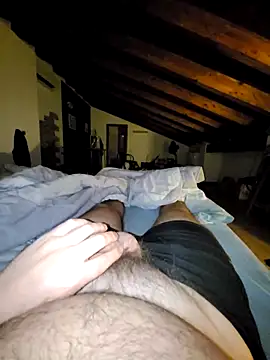 Snapshot of giova17cm chatting on October 21, 8:41 pm giova17cm online show from October 21, 8:41 pm