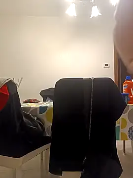 Snapshot of giova17cm chatting on May 5, 6:16 am giova17cm online show from May 5, 6:16 am