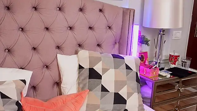 JenniferLovve online show from March 26, 4:44 am