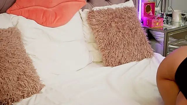 JenniferLovve online show from April 6, 2:29 am