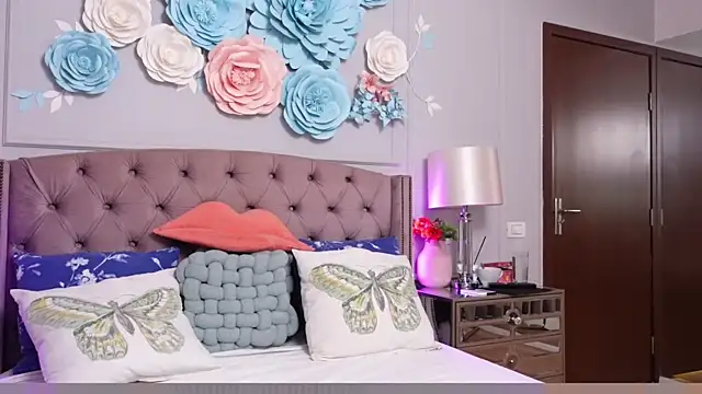 JenniferLovve online show from June 30, 4:12 am