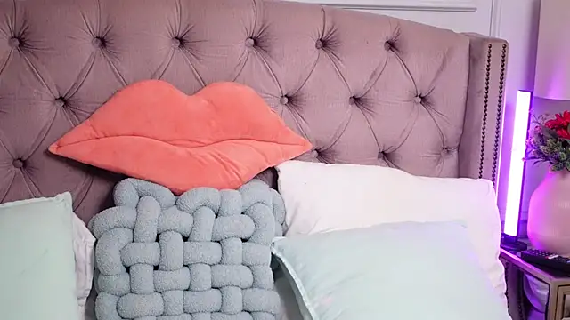 JenniferLovve online show from June 12, 4:43 am