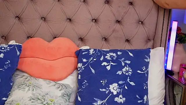 JenniferLovve online show from March 30, 4:14 am