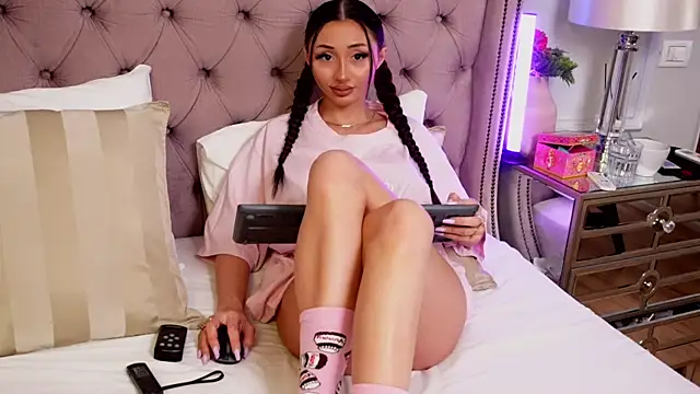 JenniferLovve online show from March 21, 6:14 am